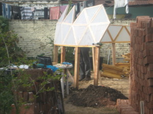 invernadero_domo_geodesico_construccion
